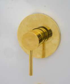 Wall mount tub filler with sleek design and brass finish for freestanding bathtubs