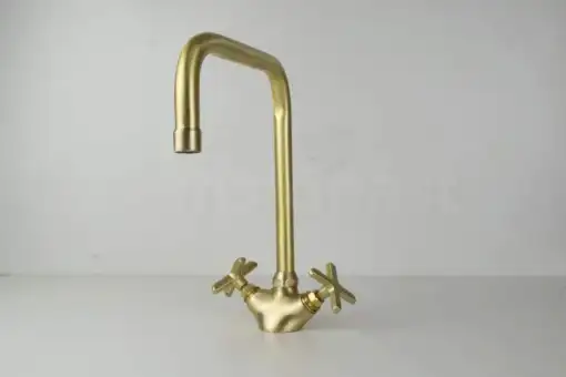 Single hole antique brass bathroom faucet with vintage design