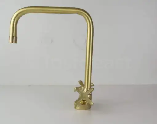 Single hole antique brass bathroom faucet with vintage design