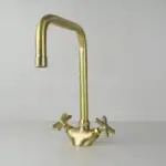 Single hole antique brass bathroom faucet with vintage design