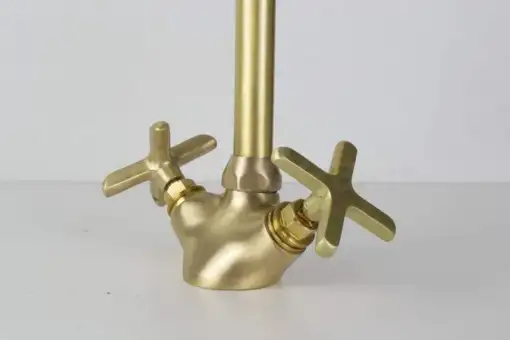 Single hole antique brass bathroom faucet with vintage design